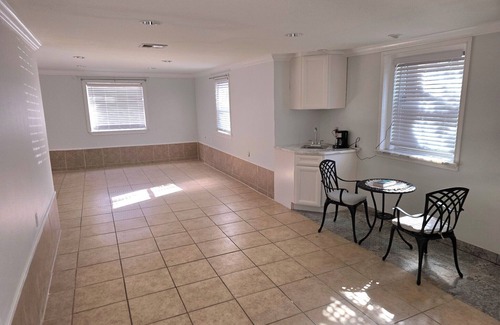 Saint Anthony House | 3-bedroom house in awesome New Orleans with AC, WiFi, living room and den.