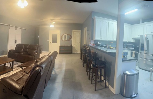 Catherine House | 3-bedroom house in welcoming Camden with AC, WiFi. Enjoy a cozy stay