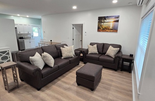 Ellsworth House | 3-bedroom house in wonderful Ellsworth with AC, WiFi sleeps 8