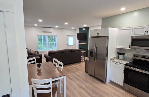 Ellsworth House | 3-bedroom house in wonderful Ellsworth with AC, WiFi sleeps 8