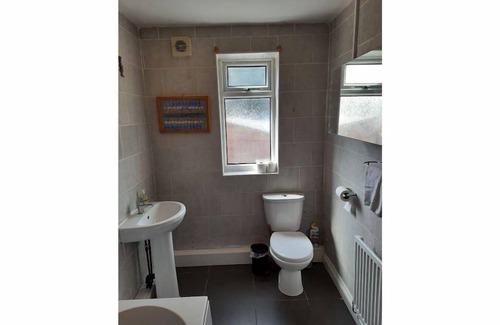 Stonnall House | 3 bedroom house located in Neston grove