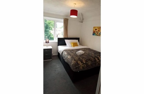 Stonnall House | 3 bedroom house located in Neston grove