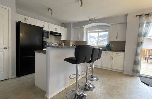 Bridlewood House | 3 Bedroom House Located Close to Spruce Meadows!