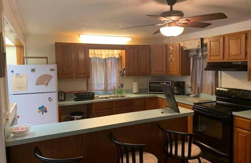 Putnam Hall House | 3 Bedroom House on Private Scenic Lake Mable