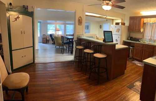 Putnam Hall House | 3 Bedroom House on Private Scenic Lake Mable