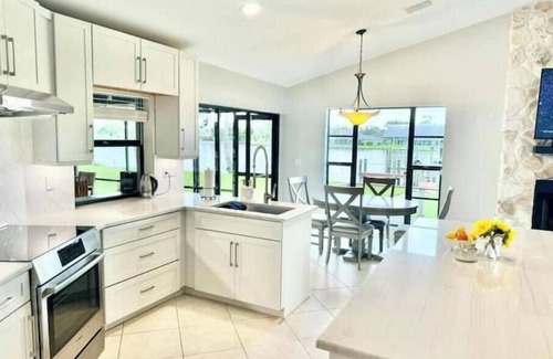 Fort Myers Shores House | 3-bedroom house on the water in brilliant Fort Myers with WiFi, AC.