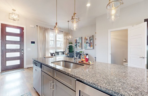 Haynes Area House | 3 bedroom house, on the river, over looking the Nashville skyline, with firepit!