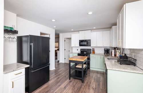 Sans Souci House | 3-bedroom house only minutes from downtown Greenville and Furman. Pet Friendly!