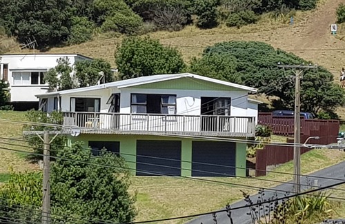Baylys Beach House | 3-bedroom house overlooking Baylys Beach with WiFi and large garden and deck