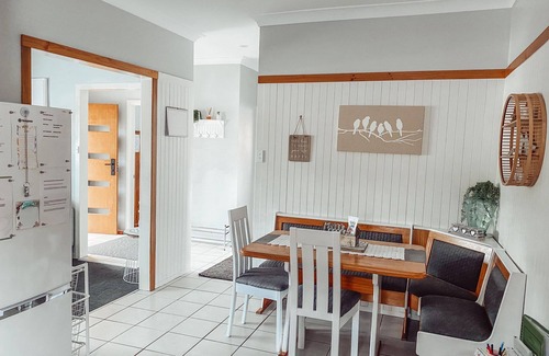Blackbutt House | 3 Bedroom House - Shellharbour City. 15 minute drive to Jamberoo Action Park