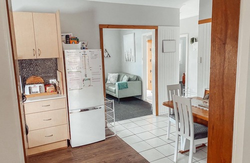 Blackbutt House | 3 Bedroom House - Shellharbour City. 15 minute drive to Jamberoo Action Park