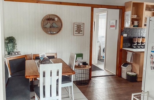 Blackbutt House | 3 Bedroom House - Shellharbour City. 15 minute drive to Jamberoo Action Park