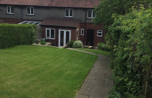 Ashbourne House | 3 Bedroom House, Sleeps 5, Beautiful Views Over Pretty Market Town Of Ashbourne