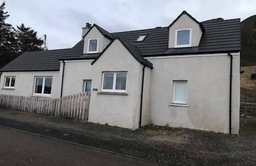 Coldbackie House | 3 Bedroom House - stunning island views and beach