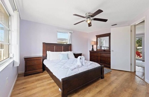 Port Charlotte House | 3-bedroom house in tranquil Port Charlotte, fish from your backyard!