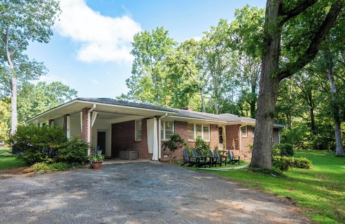 Travelers Rest House | 3-bedroom house downtown Travelers Rest short walk to dining, swamp rabbit trail