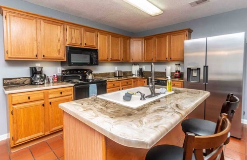 Warner Robins House | 3 bedroom house walking distance to Rigbys & 8 minute drive to Perry Fairgrounds