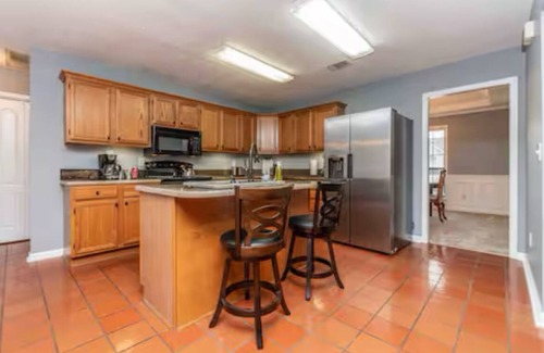 Warner Robins House | 3 bedroom house walking distance to Rigbys & 8 minute drive to Perry Fairgrounds