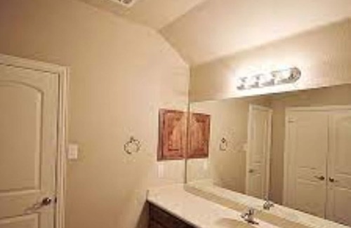 Waxahachie House | 3 bedroom house! Walking park nearby!