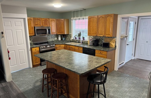 Fredericton House | 3-bedroom house with pool & hot tub