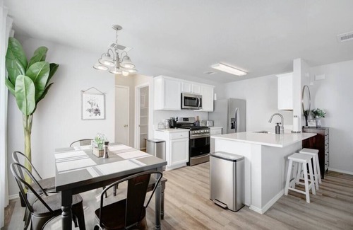 Austin House | 3 Bedroom House with 4 Beds and Tesla charger