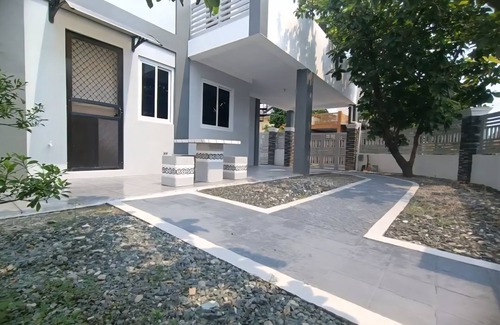 Imus House | 3-bedroom house with a garden, located in a safe, guarded village, with AC.