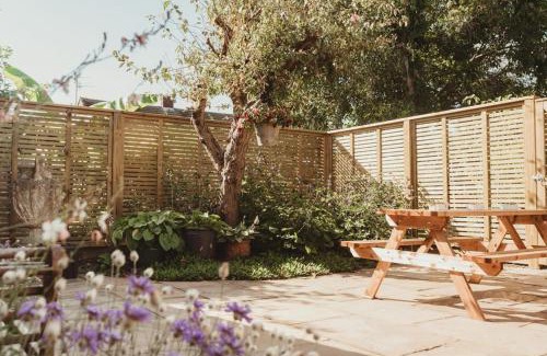 Cambridge House | 3 Bedroom House with Courtyard Garden and Parking