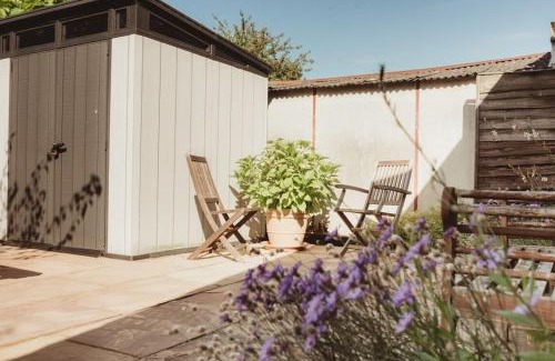 Cambridge House | 3 Bedroom House with Courtyard Garden and Parking