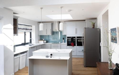 Cambridge House | 3 Bedroom House with Courtyard Garden and Parking