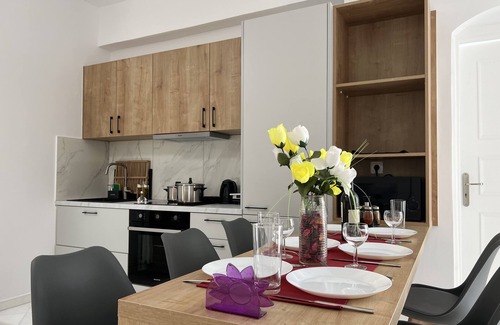 Perissa Apartment | 3 Bedroom House With Free car Rental