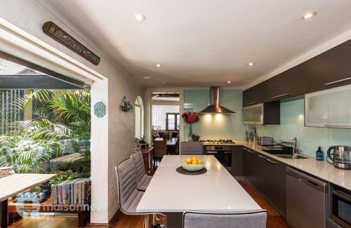 Balmain House | 3 Bedroom House With Large Courtyard & City Views
