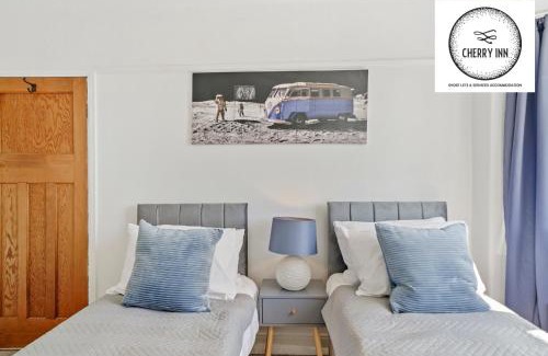 Cambridge Apartment | 3 Bedroom House with Parking & Garden By Cherry Inn Short Lets & Serviced Accommodation Cambridge