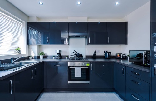 Salford House | 3 Bedroom House with River Irwell view, sleeps 6