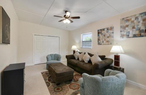 Cocoa House | 3 bedroom House with Renovated kitchen and bath!
