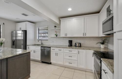 Cocoa House | 3 bedroom House with Renovated kitchen and bath!