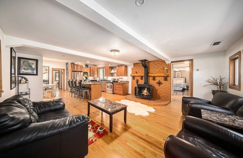 Bryant Pattengill West House | 3-bedroom house with AC and WiFi within walking distance of The Big House!