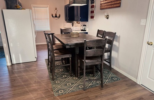 Brookeland House | 3-bedroom house with AC and WiFi in Brookeland on the water with boat dock