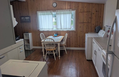 White Pine House | 3-bedroom house with wifi and AC