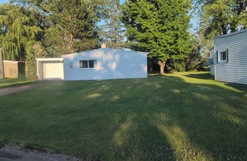 White Pine House | 3-bedroom house with wifi and AC
