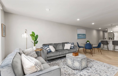 Lincoln Acres Condo | 3 Bedroom in Coronado Village
