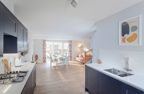 Cambridge City Centre House | 3 Bedroom Jesus Green Townhouse with Parking