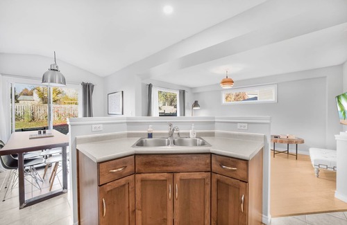 Guelph Apartment | 3 Bedroom, King Bed, Perfect for families, Close to University!