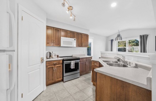 Guelph Apartment | 3 Bedroom, King Bed, Perfect for families, Close to University!