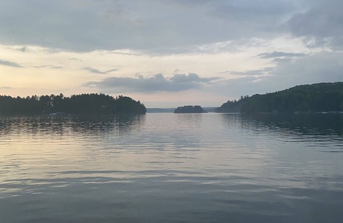 Utterson Cottage | 3 BEDROOM LAKE FRONT COTTAGE WITH SPECTACULAR LAKE VIEWS AND SERENE ATMOSPHERE