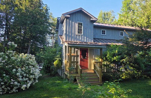 Dexter House | 3-bedroom lake house, medical cannabis WiFi, kayaks, dock, walking trail & more