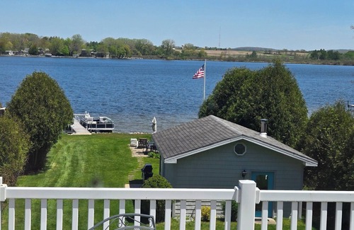 Hartford House | 3 Bedroom Lake House on Druid Lake, Erin - 5 minutes from Erin Hills Golf Course