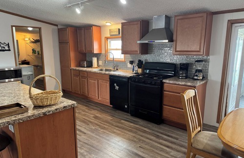 Northwest House | 3-bedroom lake house in peaceful Montpelier with AC, WiFi. Enjoy your stay