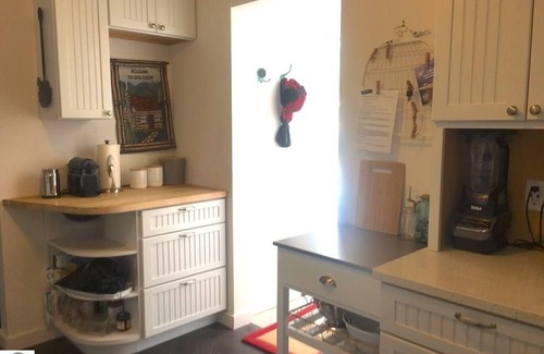 Mayfield Cottage | 3 Bedroom Lakefront Cottage