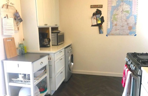 Mayfield Cottage | 3 Bedroom Lakefront Cottage