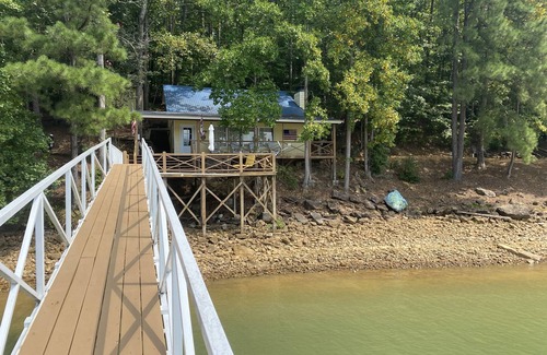 Arley Cottage | 3 bedroom Lakefront Cozy Cottage only a few steps to the lake! NO PETS!